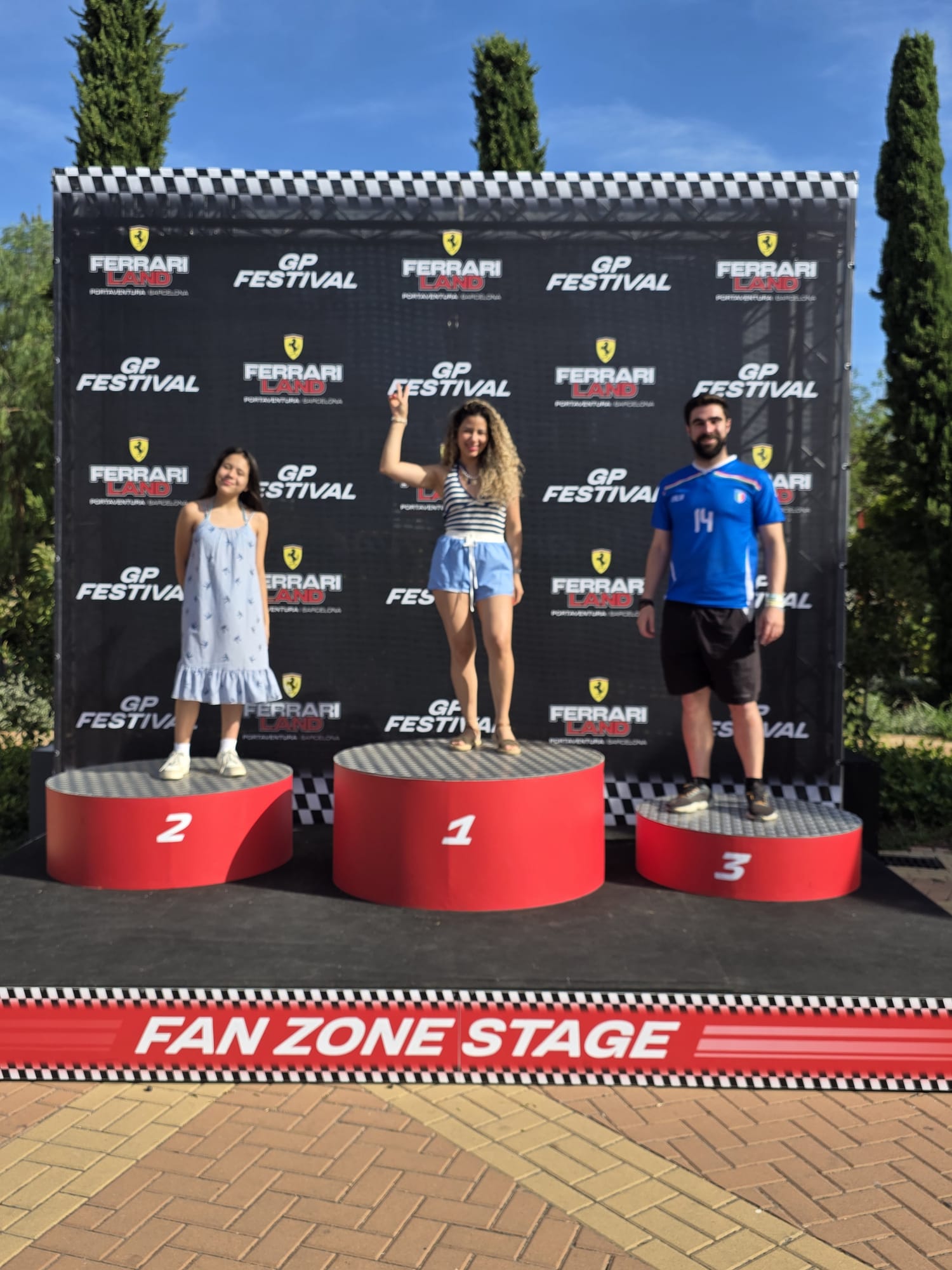 Familia en Ferrari Land